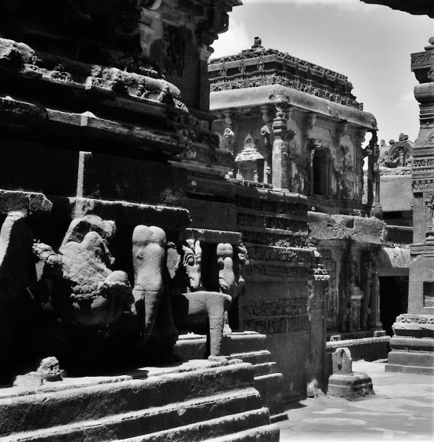 Rashtrakuta's great patrons of Art and architecture, Features of Rashtrakuta's Art, The Kailasha Temple, The Cave Temple